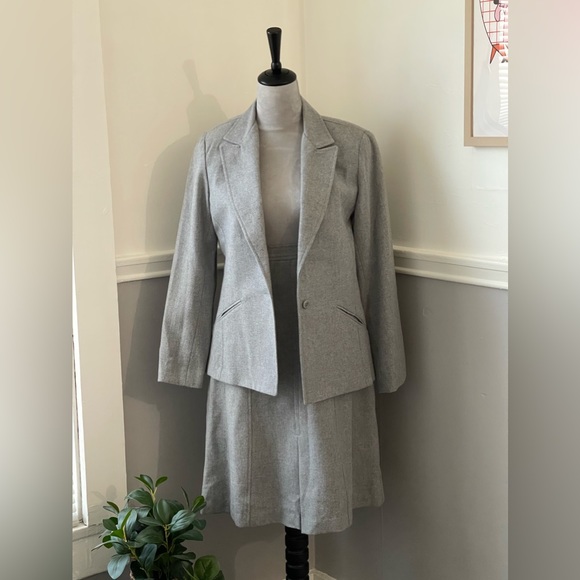 Vintage Easy Wear Grey Wool Blazer & Flare Skirt Set - Picture 2 of 15
